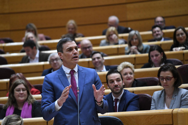 El presidente del Gobierno, Pedro Sánchez, interviene durante una sesión de control al Gobierno en el Senado, a 21 de febrero de 2023, en Madrid (España). Durante la sesión, el PP ha aludido a la división que existe, según el PP, entre el PSOE y Unidas Po