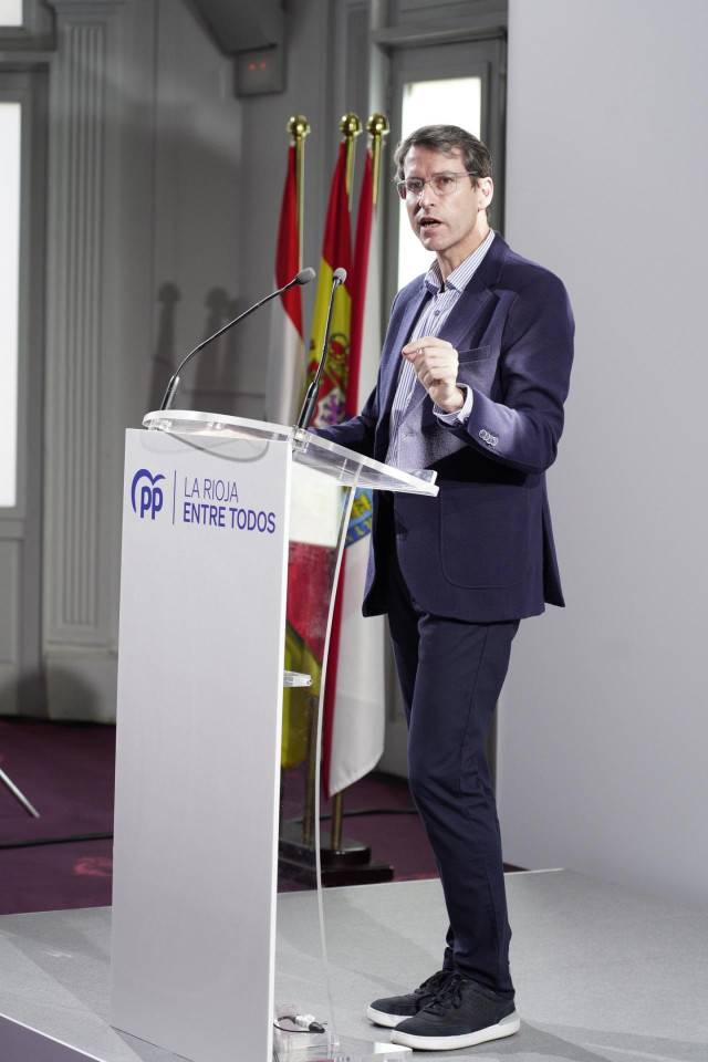 El candidato a la Presidencia de La Rioja, Gonzalo Capellán, interviene durante la reunión de la Junta Directiva Regional del Partido Popular de La Rioja