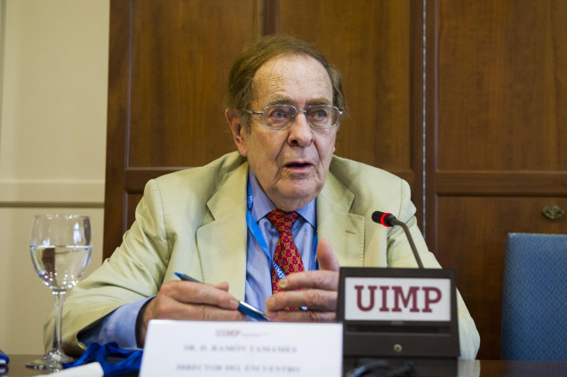 Archivo - Ramón Tamames, en un acto de la UIMP