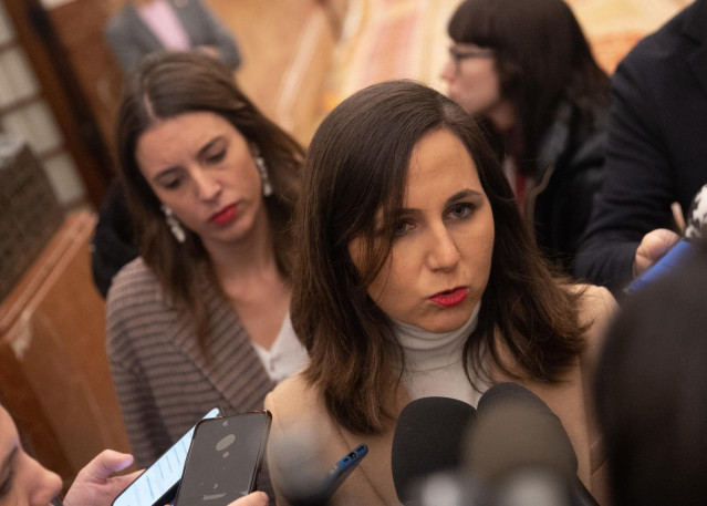 Archivo - La ministra de Derechos Sociales y Agenda 2030, Ione Belarra, ofrece declaraciones a los medios, a su salida de una sesión plenaria en el Congreso de los Diputados, a 14 de diciembre de 2022, en Madrid (España).