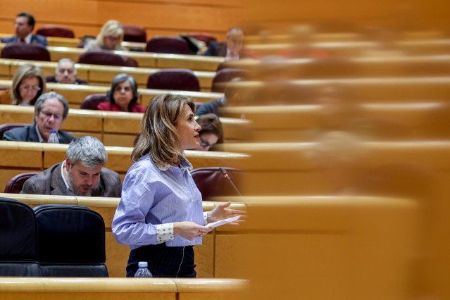 La ministra de Transportes, Movilidad y Agenda Urbana, Raquel Sánchez, durante una sesión plenaria de control en el Senado, a 7 de febrero de 2023, en Madrid (España). Durante el pleno, se han tratado temas como la tasa de desempleo juvenil -de la que el