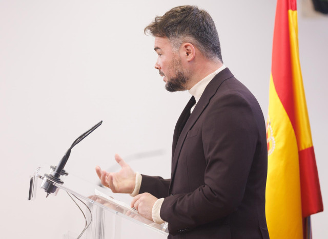 El portavoz de ERC en el Congreso, Gabriel Rufián, durante una rueda de prensa en el Congreso de los Diputados.