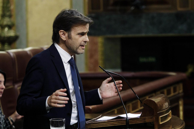 El presidente del grupo parlamentario de Unidas Podemos y En Comú Podem en el Congreso, Jaume Asens, durante una sesión plenaria en el Congreso de los Diputados, a 14 de febrero de 2023, en Madrid (España).