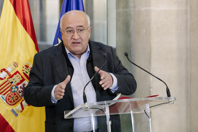 El secretario general de Coag, Miguel Padilla Campoy, atiende a medios tras la reunión del Comité Asesor Agrario, en la sede del Ministerio, a 16 de febrero de 2023, en Madrid (España).