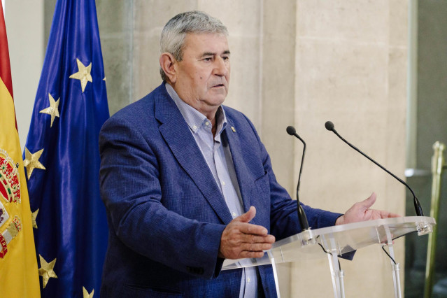 El secretario general de Upa, Lorenzo Ramos Silva, atiende a medios tras la reunión del Comité Asesor Agrario, en la sede del Ministerio, a 16 de febrero de 2023, en Madrid (España).