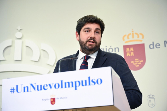 Archivo - Presidente de la Comunidad, Fernando López Miras, en la rueda de prensa en la que ha anunciado cambios en su Ejecutivo