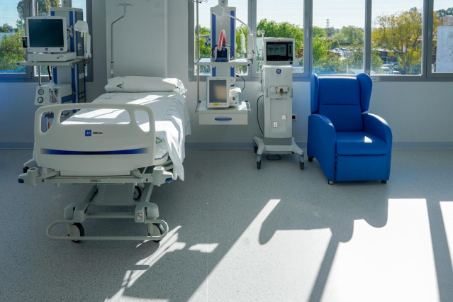 Archivo - Nuevo bloque quirúrgico del antiguo Hospital Militar de Sevilla, correspondiente a la segunda fase de su remodelación, con intervención en abierto. En el Hospital de Emergencia Covid a 21 de abril del 2022 en Sevilla (Andalucía, España)