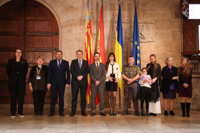El 'president' de la Generalitat, Ximo Puig, se reúne con el cónsul de Ucrania, Pablo Gil; el presidente de la Federación de Asociaciones de Ucranianos en España y presidente de la asociación de ucranianos en la Comunitat Valenciana