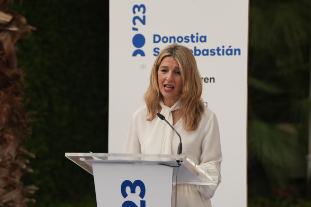 La vicepresidenta segunda y ministra de Trabajo y Economía Social, Yolanda Díaz, en la sede central de la empresa de inclusión sociolaboral Gureak, a 24 de febrero de 2023, en San Sebastián, Euskadi (España).