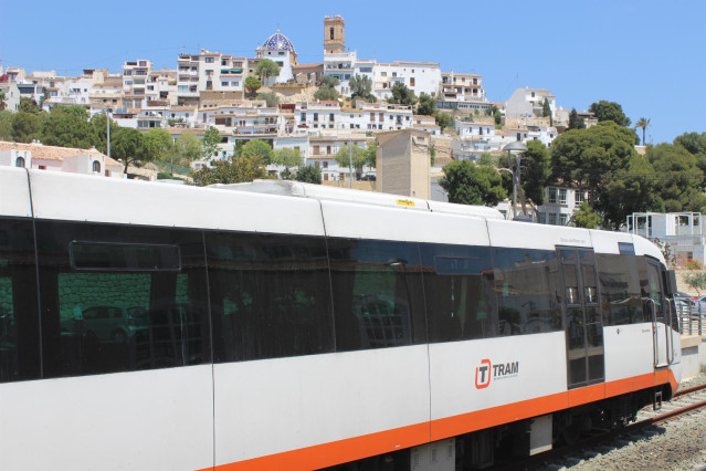 Archivo -    Ferrocarrils de la Generalitat Valenciana (FGV) acorta este sábado las frecuencias de paso a una hora en la conexión Benidorm-Dénia, de la línea 9 del TRAM de Alicante. En estos momentos, el servicio se presta con una combinación de trenes y