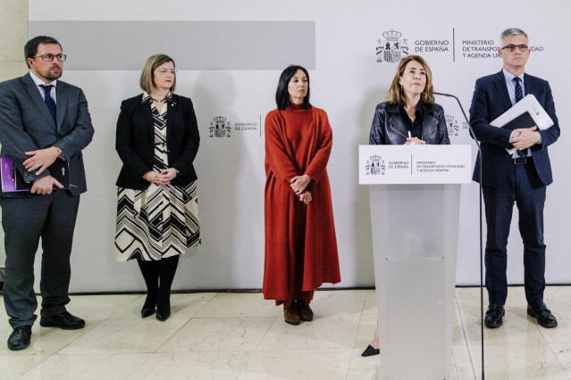 El presidente de Renfe, Raül Blanco, la presidenta de Adif, María Luisa Domínguez, la delegada del Gobierno en Madrid, Mercedes González, la ministra de Transportes, Raquel Sánchez, y el secretario de Estado de Transportes, David Lucas
