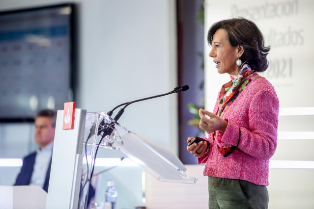 Archivo - La presidenta del Grupo Santander, Ana Botín, interviene en la presentación de los resultados de la entidad en 2021, a 2 de febrero de 2022, en Boadilla del Monte, Madrid (España). Durante la comparecencia han informado que la entidad obtuvo un