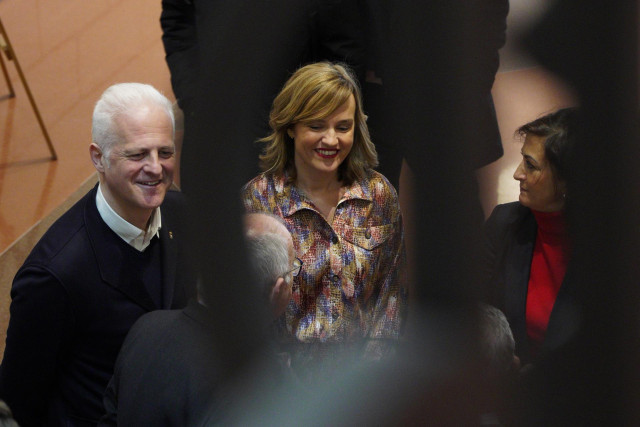 (I-D) El alcalde de Logroño, Pablo Hermoso de Mendoza; la ministra de Educación y Formación Profesional, Pilar Alegría, y la presidenta del Gobierno de La Rioja, Concha Andreu, durante la inauguración del IES Práxedes Mateo Sagasta
