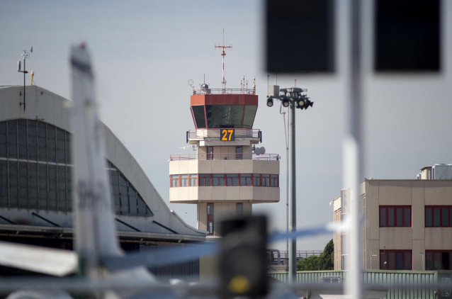Archivo - Torre de control del aeródromo de Cuatro Vientos, a 28 de octubre de 2021, en Madrid (España).