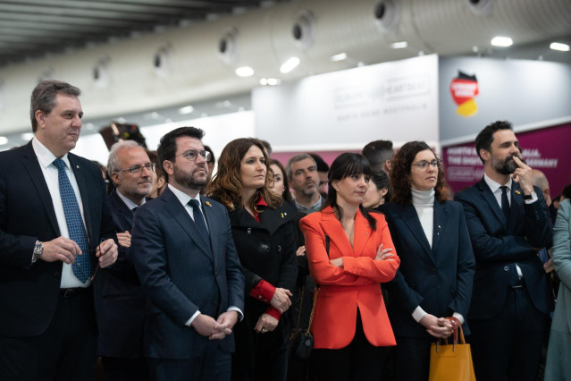 El presidente de la Generalitat Pere Aragonès, la consellera de la Presidencia Laura Vilagrà, la secretaria de Políticas Digitales Gina Tost y el Conseller de Empresa y Trabajo Roger Torrent este lunes en el MWC