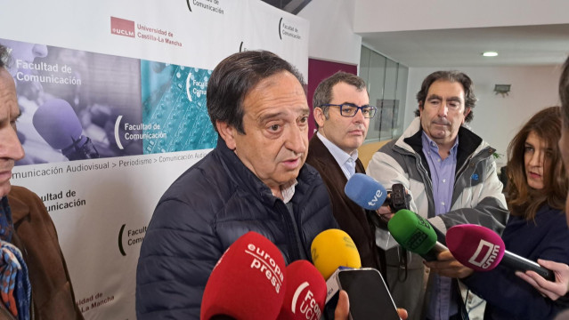 El presidente de Asaja, Pedro Barato, atiende a los medios en Cuenca.
