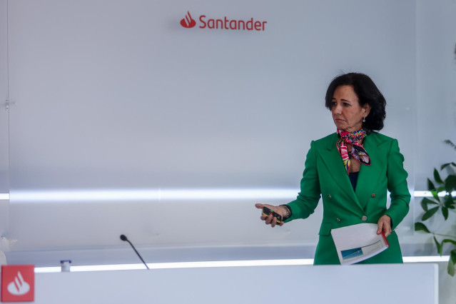 La presidenta del Banco Santander, Ana Botín, durante la presentación de los resultados del año 2022, en la Ciudad Grupo Santander de Boadilla del Monte, a 2 de febrero de 2023, en Boadilla del Monte, Madrid (España). Banco Santander obtuvo un beneficio a