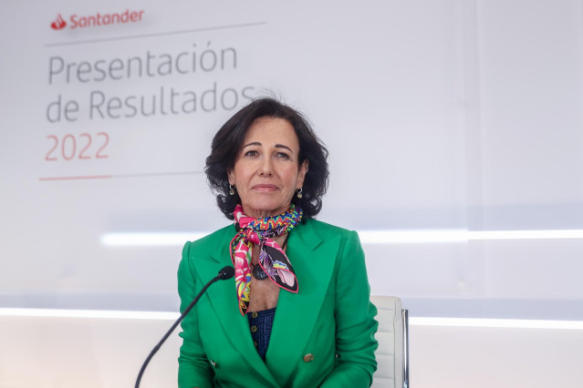 La presidenta de Banco Santander, Ana Botín, presenta los resultados del año 2022, en la Ciudad Grupo Santander de Boadilla del Monte, a 2 de febrero de 2023, en Boadilla del Monte, Madrid (España). Banco Santander obtuvo un beneficio atribuido récord de