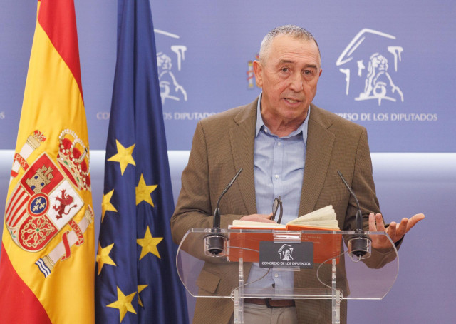 El diputado de Compromís en el Congreso, Joan Baldoví, durante una rueda de prensa en el Congreso de los Diputados.