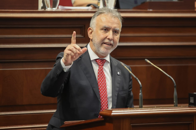 El presidente de Canarias, Ángel Víctor Torres, durante su intervención en el Debate sobre el estado de la nacionalidad canaria, último de la décima Legislatura