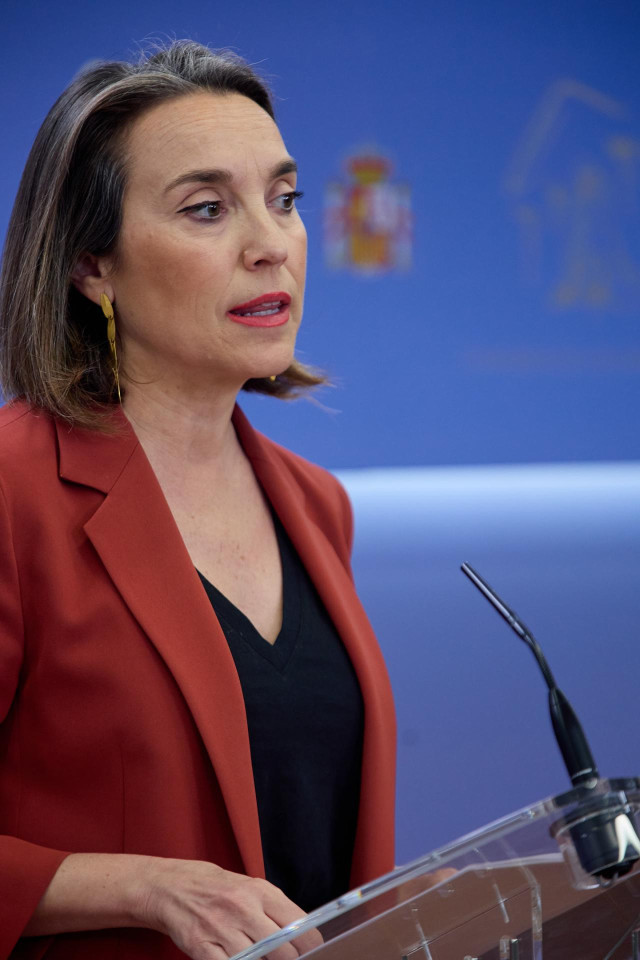 La portavoz del PP en el Congreso, Cuca Gamarra, durante una rueda de prensa posterior a la reunión de la Junta de Portavoces, en el Congreso de los Diputados, a 28 de febrero de 2023, en Madrid (España).