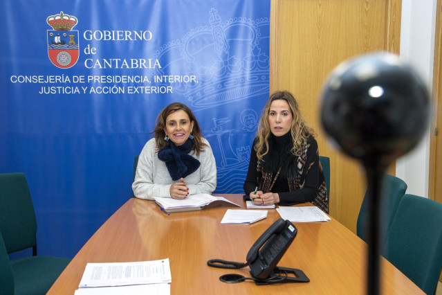 La consejera de Presidencia, Interior, Justicia y Acción Exterior, Paula Fernández (izda) y la directora general de Interior, Jezabel Morán, participan en el Consejo de Políticas de Juego entre el Estado y las CCAA