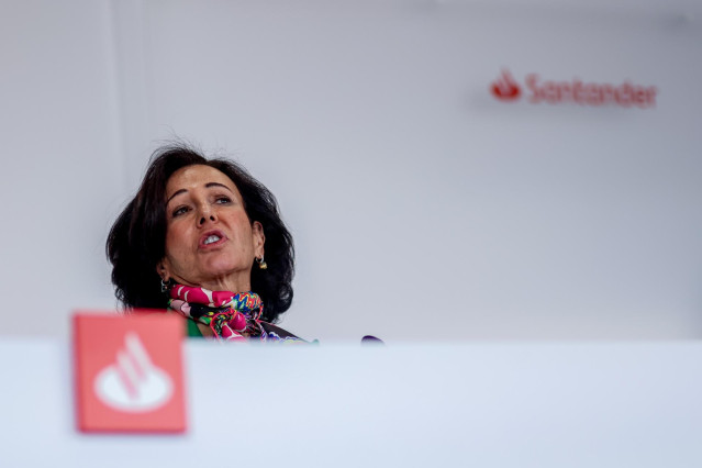 La presidenta de Banco Santander, Ana Botín, presenta los resultados del año 2022, en la Ciudad Grupo Santander de Boadilla del Monte, a 2 de febrero de 2023, en Boadilla del Monte, Madrid (España). Banco Santander obtuvo un beneficio atribuido récord de