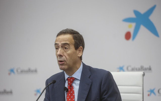 Archivo - El consejero delegado de CaixaBank, Gonzalo Gortázar, interviene durante la presentación de los resultados de la entidad de los nueve primeros meses de 2022, en el Edificio de CaixaBank, a 28 de octubre de 2022, en Valencia, Comunidad Valenciana
