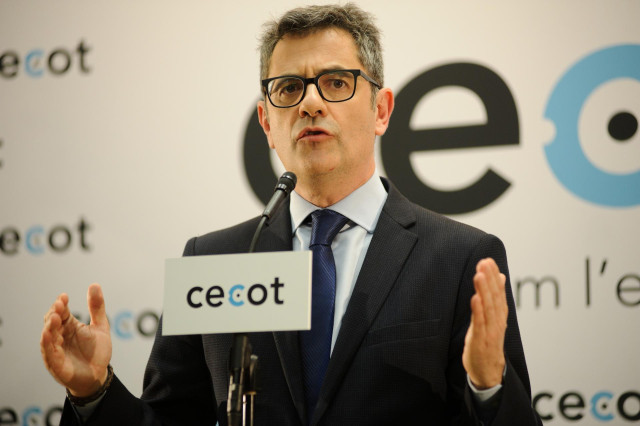 El ministro de Presidencia, Relaciones con las Cortes y Memoria Democrática, Félix Bolaños, durante una rueda de prensa, a 22 de febrero de 2023, en Terrassa, Barcelona, Catalunya (España).
