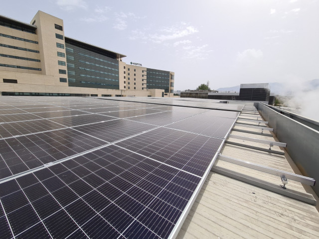 Archivo - Placa fotovoltaica para el autoconsumo