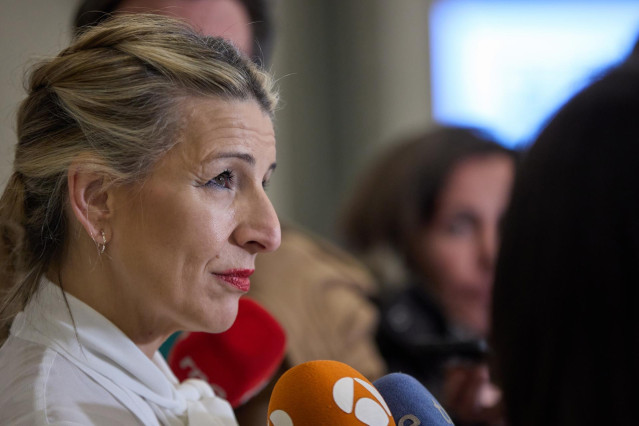 La vicepresidenta segunda y ministra de Trabajo y Economía Social, Yolanda Díaz, ofrece declaraciones a los medios a su llegada a un desayuno informativo de Europa Press, bajo el nombre ‘Generación de oportunidades en Femenino’.