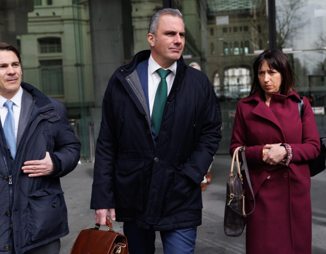 El portavoz de VOX en el Ayuntamiento de Madrid, Javier Ortega Smith, atiende a los medios de comunicación, tras reunirse con el alcalde de Madrid por las normas urbanísticas