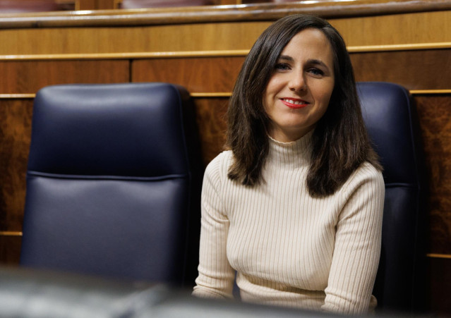 La ministra de Derechos Sociales y Agenda 2023, Ione Belarra, durante una sesión plenaria, a 9 de febrero de 2023, en Madrid (España).