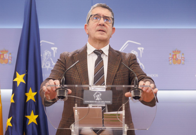 El portavoz del PSOE en el Congreso, Patxi López, durante una rueda de prensa anterior a la reunión de la Junta de Portavoces, en el Congreso de los Diputados, a 21 de febrero de 2023, en Madrid (España).