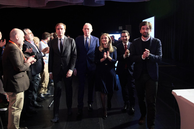 Archivo - La presidenta de Ciudadanos, Patricia Guasp, llega junto al presidente de Renew Europe, Stéphane Séjourné (2d), y al portavoz de Ciudadanos en el Parlamento Europeo, Adrián Vázquez, a la clausura de la VI Asamblea General de Ciudadanos.