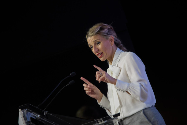 La vicepresidenta segunda, Yolanda Díaz, interviene durante un desayuno informativo de Europa Press, bajo el nombre ‘Generación de oportunidades en Femenino’, en el Auditorio 