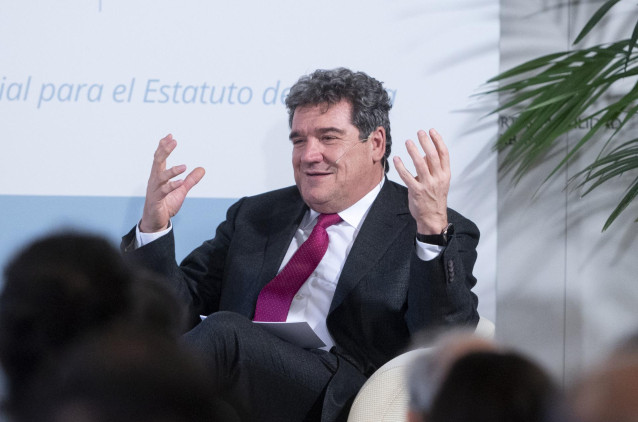 Archivo - El ministro de Inclusión, Seguridad Social y Migraciones, José Luis Escrivá, participa en un diálogo abierto con el sector artístico en el Palacio de Zurbano, a 16 de enero de 2023, en Madrid (España). Los ministros de Trabajo, Cultura e Inclusi
