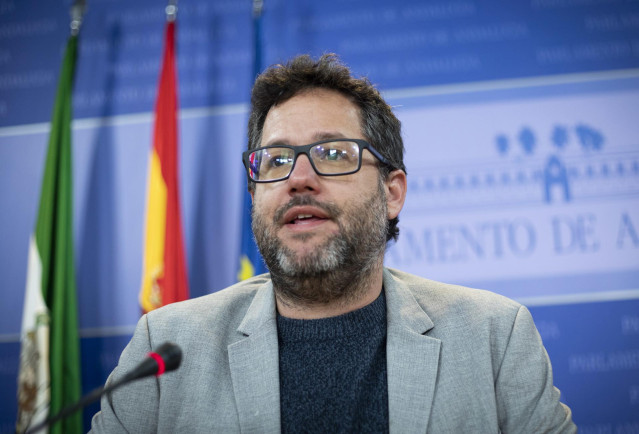 El portavoz parlamentario de Adelante Andalucía, José Ignacio García, este jueves en rueda de prensa.