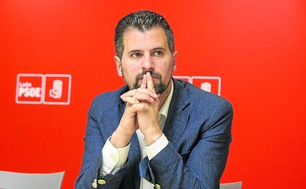 Archivo - El portavoz del Grupo Parlamentario Socialista, Luis Tudanca, en una foto de archivo.