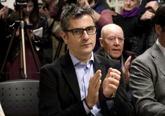 El ministro de la Presidencia, Relaciones con las Cortes y Memoria Democrática, Félix Bolaños, durante la inauguración de la exposición 'Memoria Democrática PSOE de Alcázar', en la sede del PSOE, a 1 de marzo de 2023.