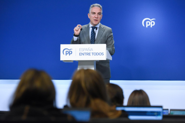 El coordinador general del Partido Popular y director de Campaña, Elías Bendodo, interviene durante una rueda de prensa tras la reunión del Comité de Campaña, en la sede del PP, a 2 de marzo de 2023, en Madrid (España). La reunión se ha llevado a cabo de