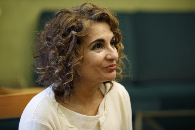 La ministra de Hacienda y Función Pública, María Jesús Montero, durante la reunión. A 03 de marzo de 2023, en Granada, (Andalucía,España). La ministra de Hacienda y Función Pública, María Jesús Montero, se ha reunido con el alcalde de la ciudad, Francisco