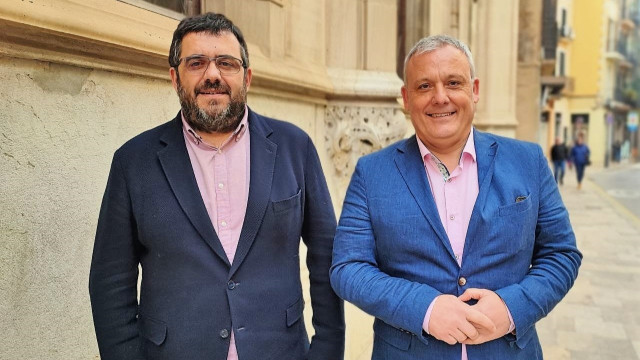 (De Izquierda A Derecha) El Senador De MÉS Per Mallorca, Vicenç Vidal, Y El Conseller Ejecutivo De Promoción Económica Y Desarrollo Local Del Consell De Mallorca, Jaume Alzamora