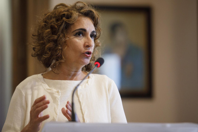 La ministra de Hacienda y Función Pública, María Jesús Montero, este viernes en Granada.