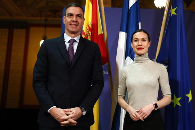 El presidente del Gobierno, Pedro Sánchez, con la primera ministra de Finlandia, Sanna Marin