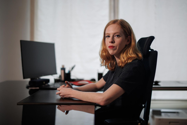 Archivo - La secretaria de Estado para la Agenda 2030 y secretaria de Organización de Podemos, Lilith Verstrynge, posa durante una entrevista para Europa Press, a 21 de diciembre de 2022, en Madrid (España).