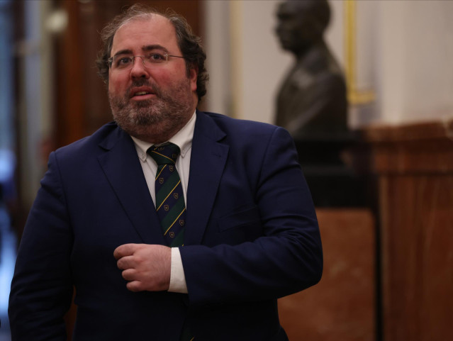 Archivo - El diputado del Partido Popular Alberto Casero a su llegada a una sesión plenaria en el Congreso de los Diputados, a 21 de noviembre de 2022, en Madrid (España).