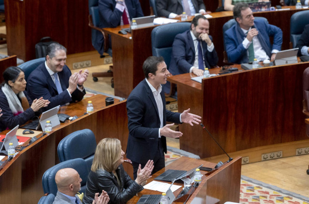 El portavoz del PSOE en la Asamblea, Juan Lobato, interviene durante un pleno en la Asamblea de Madrid