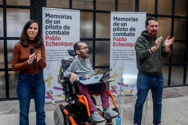 (I-D) La secretaria general de Podemos y ministra de Derechos Sociales y Agenda 2030, Ione Belarra; el portavoz parlamentario de Unidas Podemos en el Congreso, Pablo Echenique; y el exvicepresidente segundo del Gobierno, Pablo Iglesias; durante la present