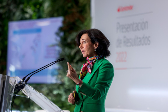 Archivo - La presidenta de Banco Santander, Ana Botín, presenta los resultados del año 2022, en la Ciudad Grupo Santander de Boadilla del Monte, a 2 de febrero de 2023, en Boadilla del Monte, Madrid (España).